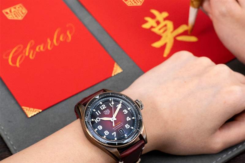 泰格豪雅TAG Heuer送上新春驚喜!推出Autavia特別版紅色腕表及個人專屬利是封-復刻表
