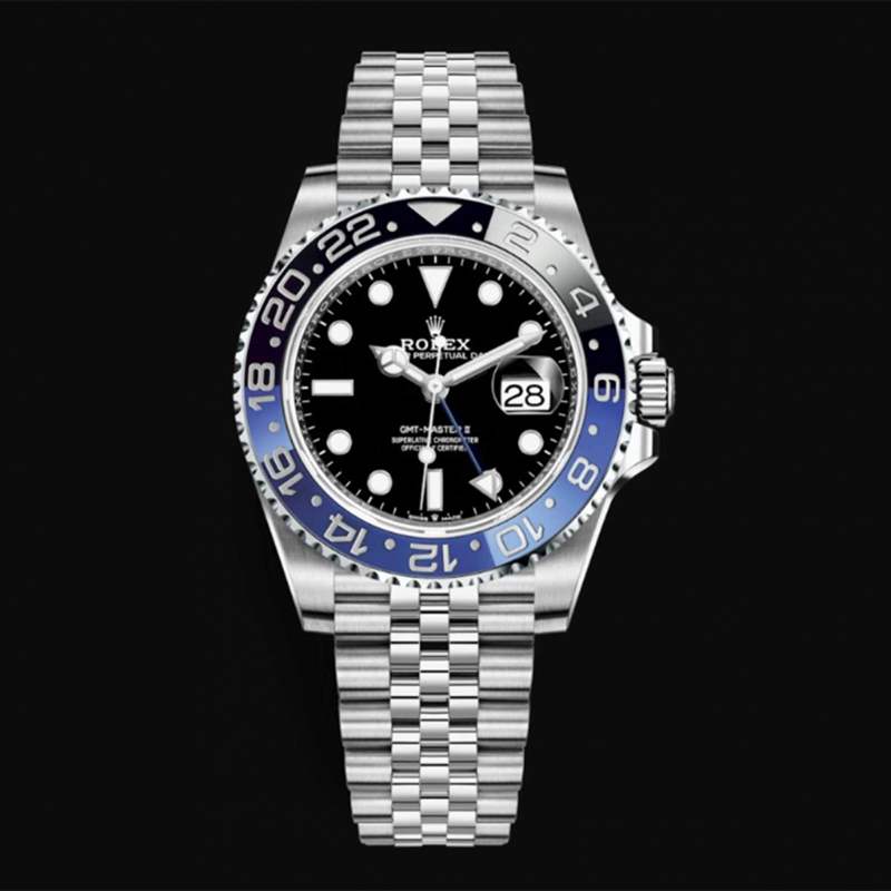 俗稱藍黑圈、BATMAN的Rolex GMT-Master II 116710BLNR是舊版本的款式，用的是三格表帶，早已經
