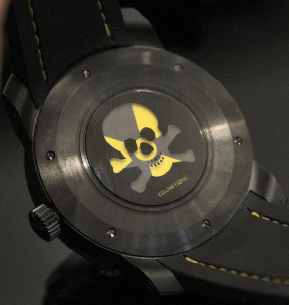 Volna  Volntatomic watch back Volna Volnatomic放射性藝術(shù)表盤的手表-復(fù)刻表