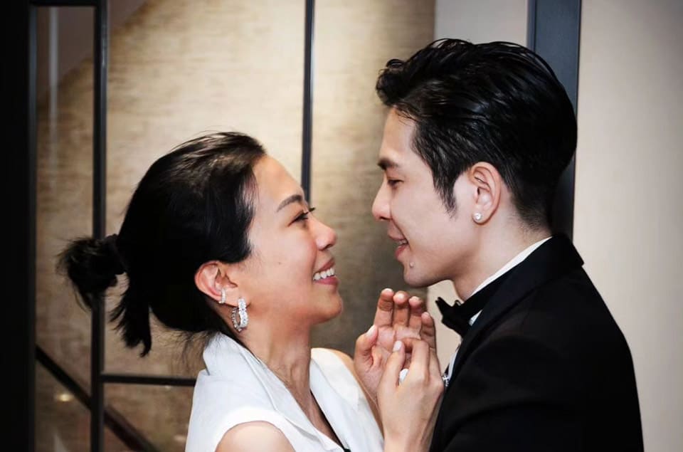 蕭敬騰向經(jīng)紀(jì)人Summer求婚成功PP夯表、破億鉆戒真情露出-復(fù)刻表